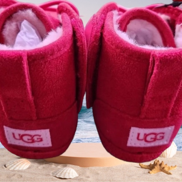 Ugg Neumel & Ugg Beanie Gift Set "RED" BRAND NEW Toddler 4/5C - Picture 3 of 4